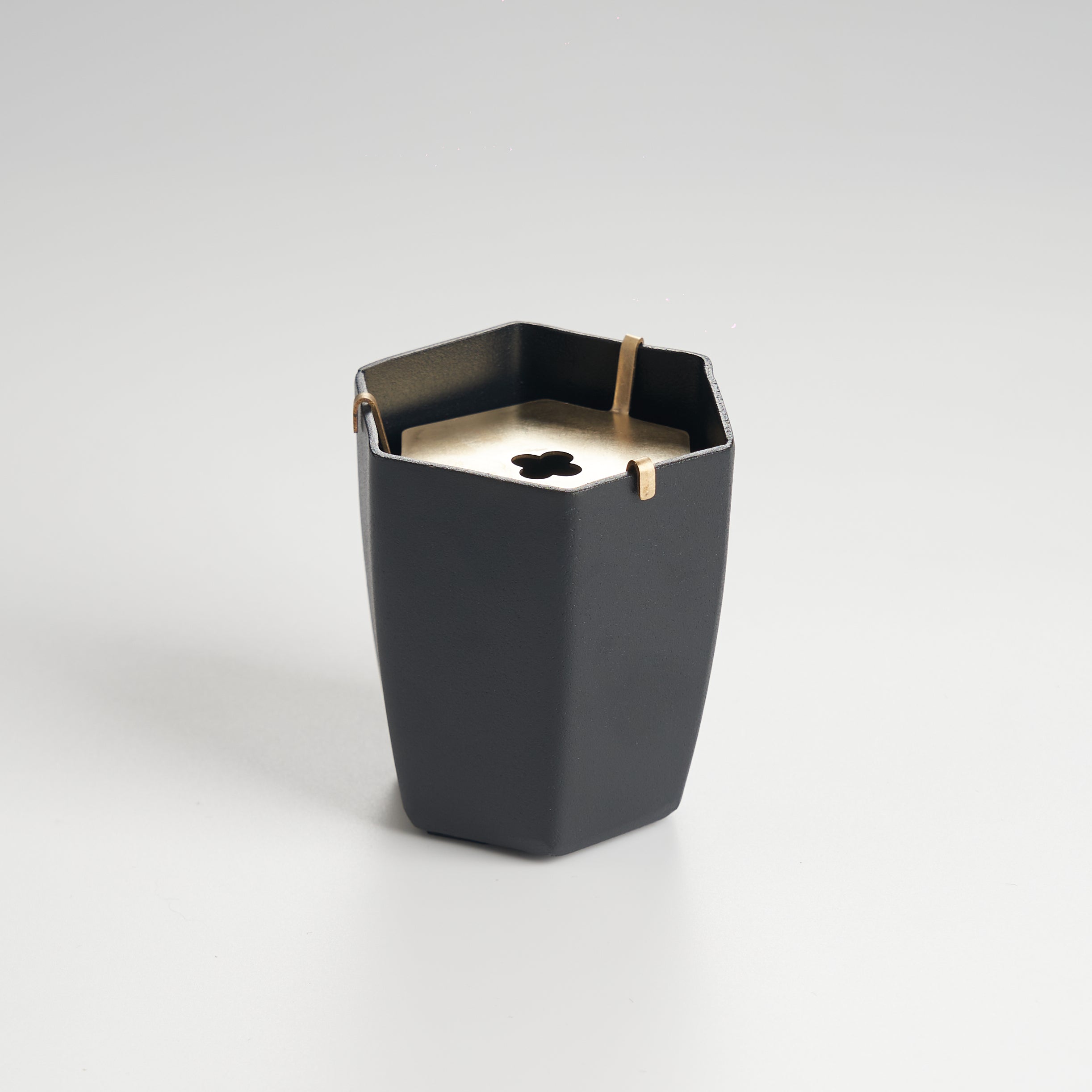 Hexagonal iron tea waste bowl