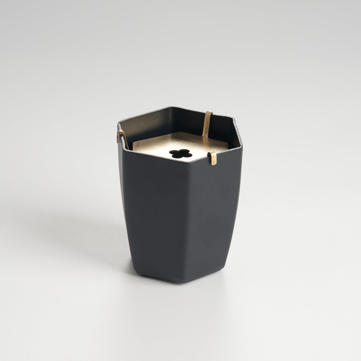 Hexagonal iron tea waste bowl