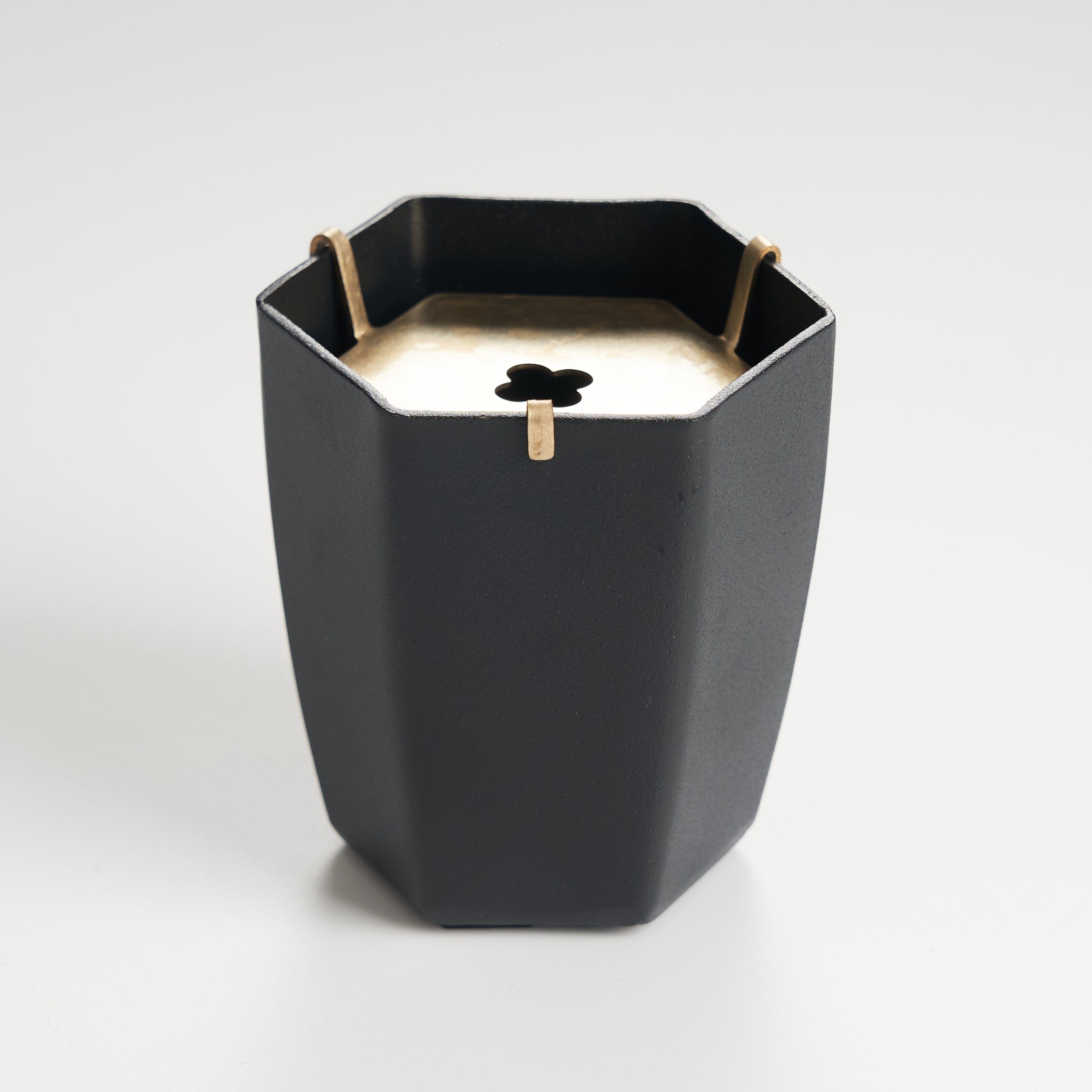 Iron tea waste bowl side