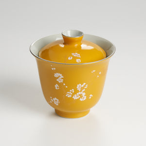 Yellow ceramic gaiwan side view