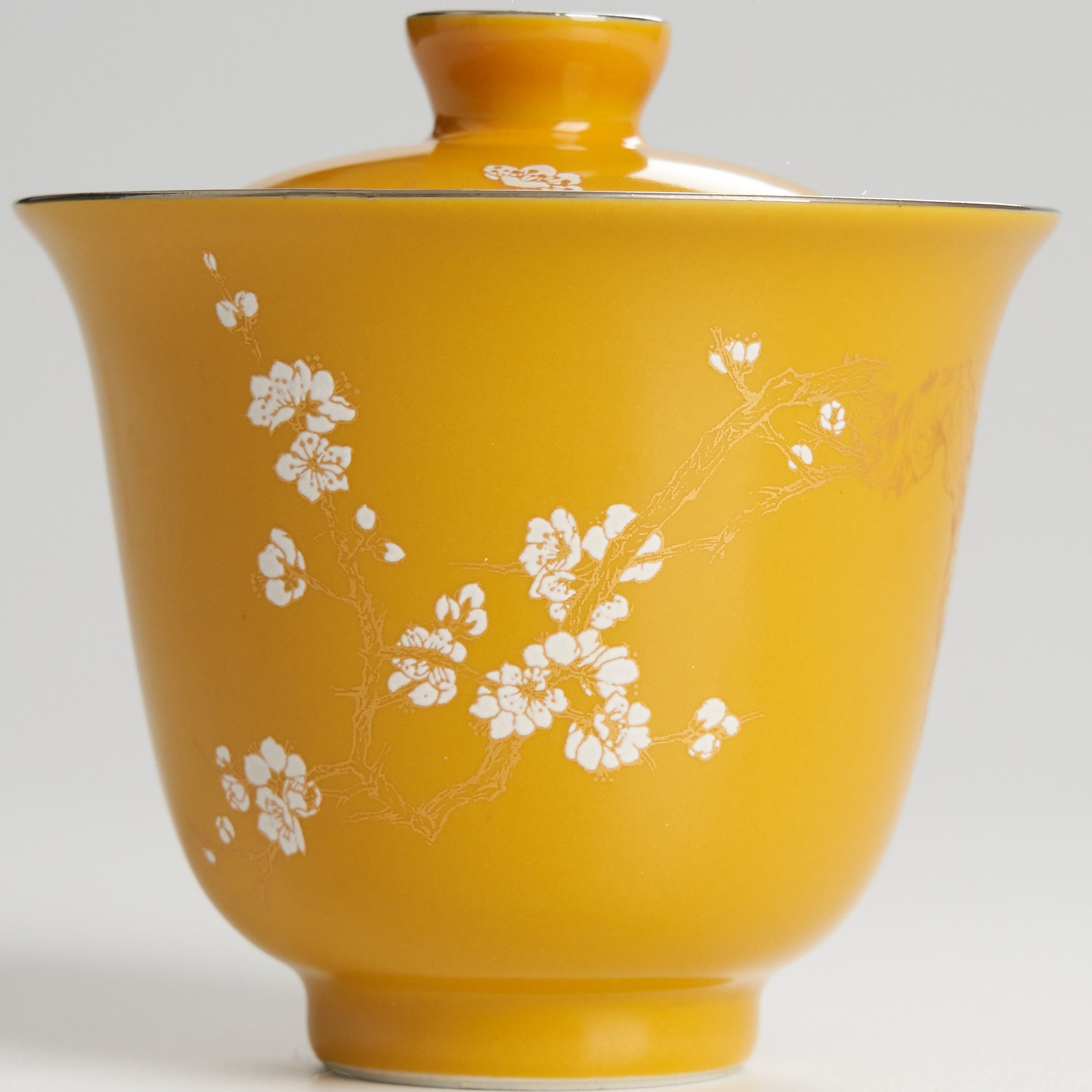 Yellow gaiwan with white flowers