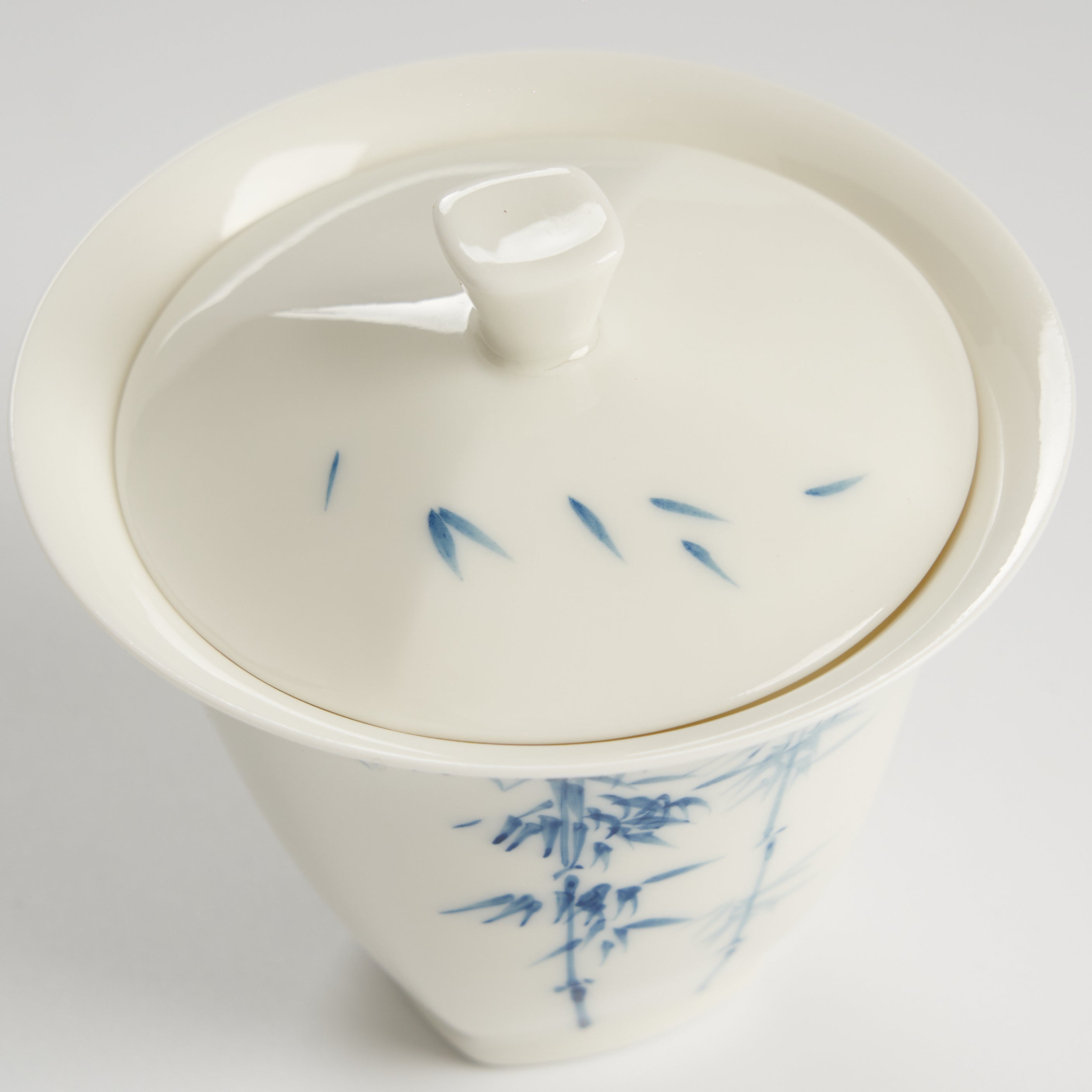 Tall porcelain gaiwan with lid