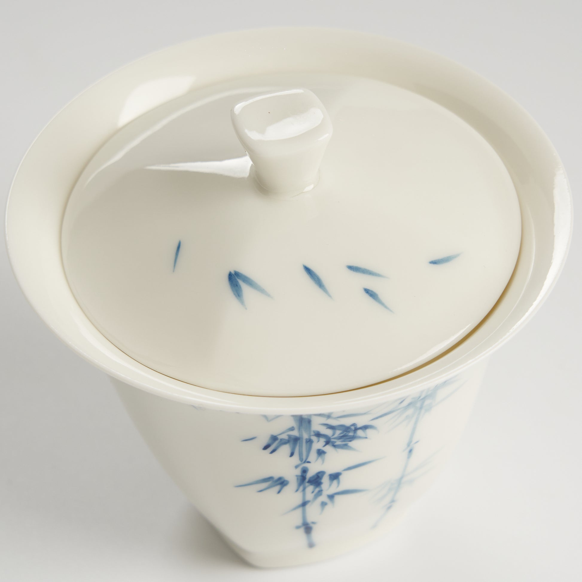 Tall porcelain gaiwan with lid