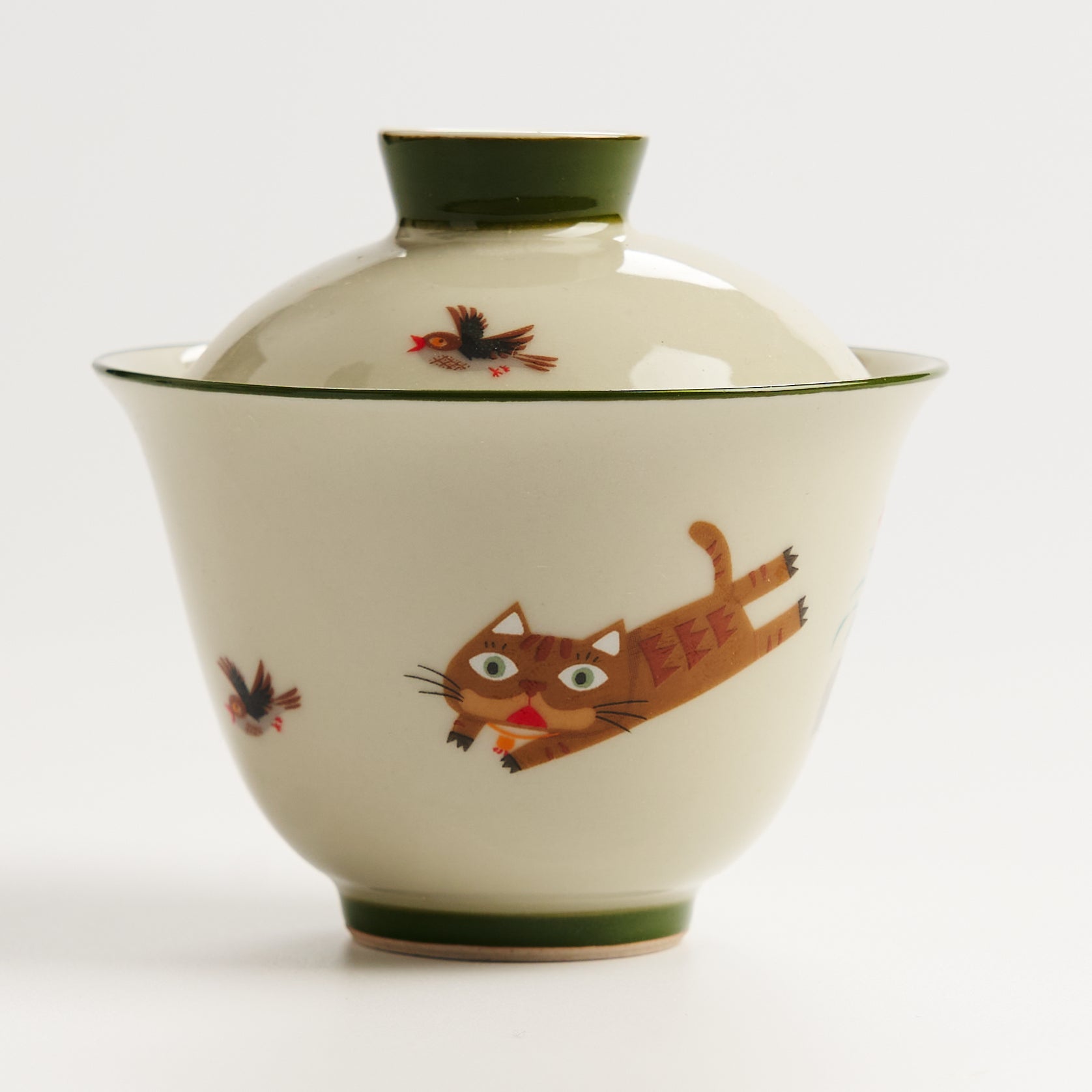 Cat chasing bird porcelain gaiwan front view