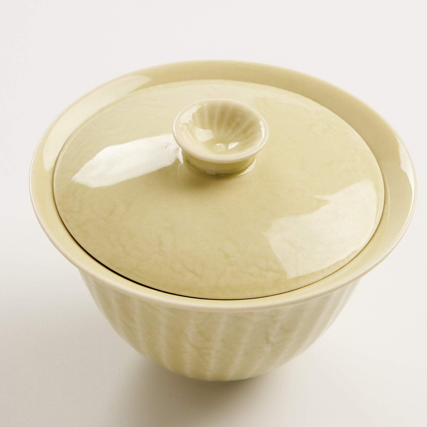 top view of yellow glaze ceramic gaiwan with lid and fluted knob