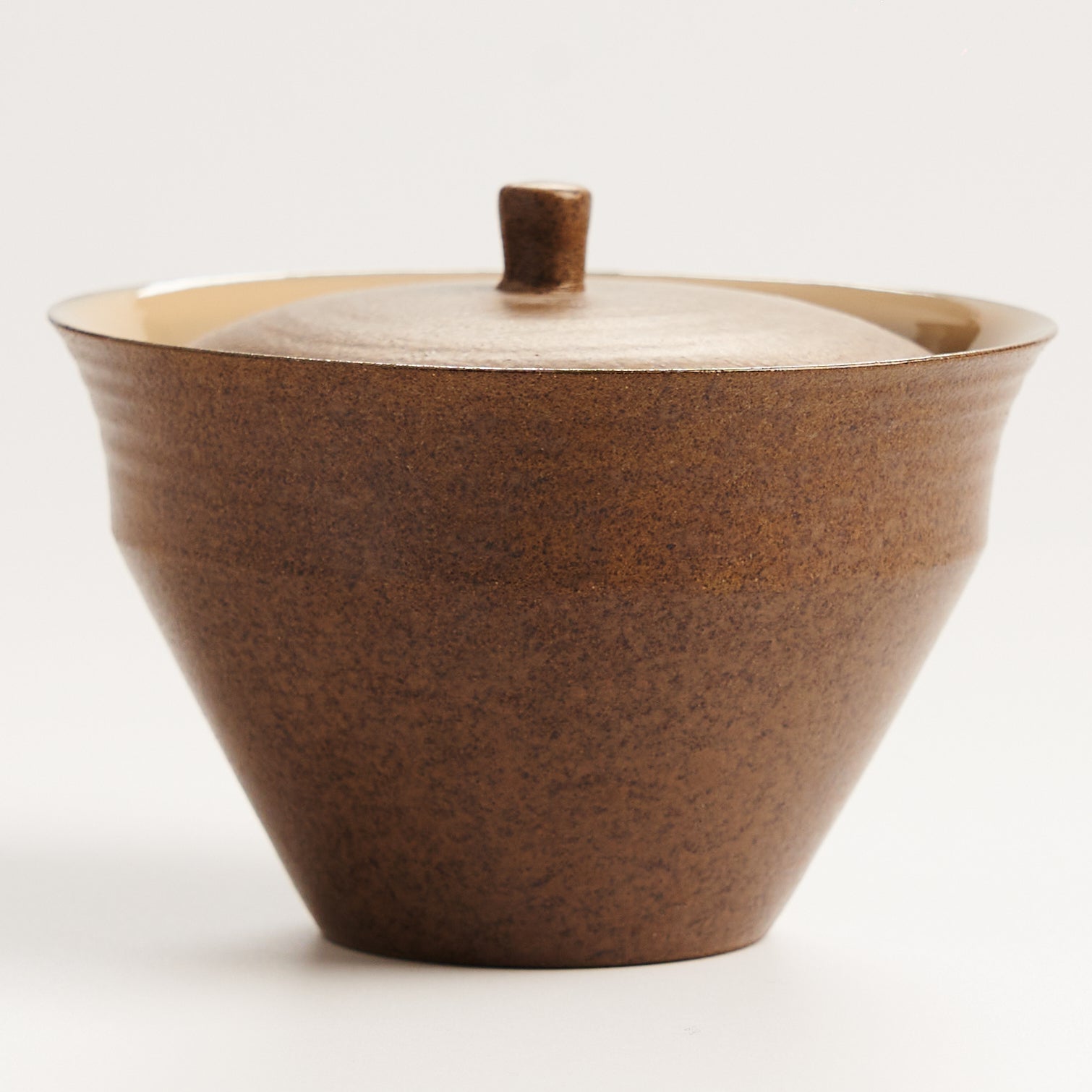 Brown glazed porcelain gaiwan side view