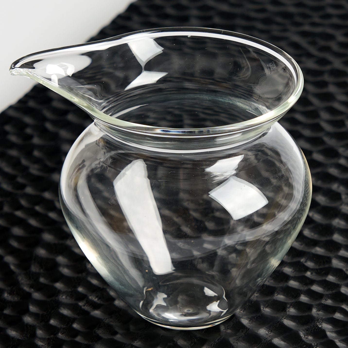 Pouch-Shaped Glass Fair Cup — view 1