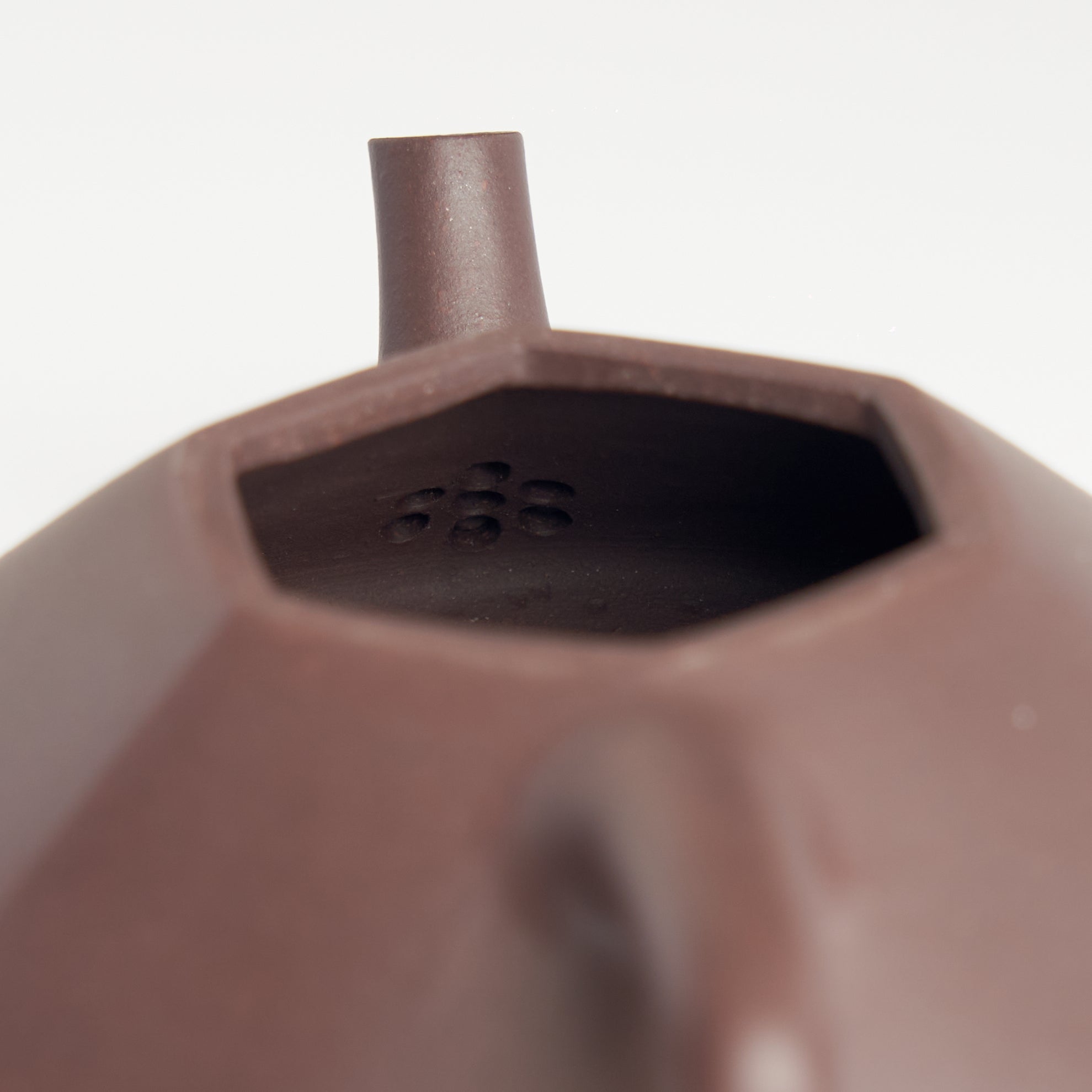 Bafang Shi Piao Teapot – interior filter holes