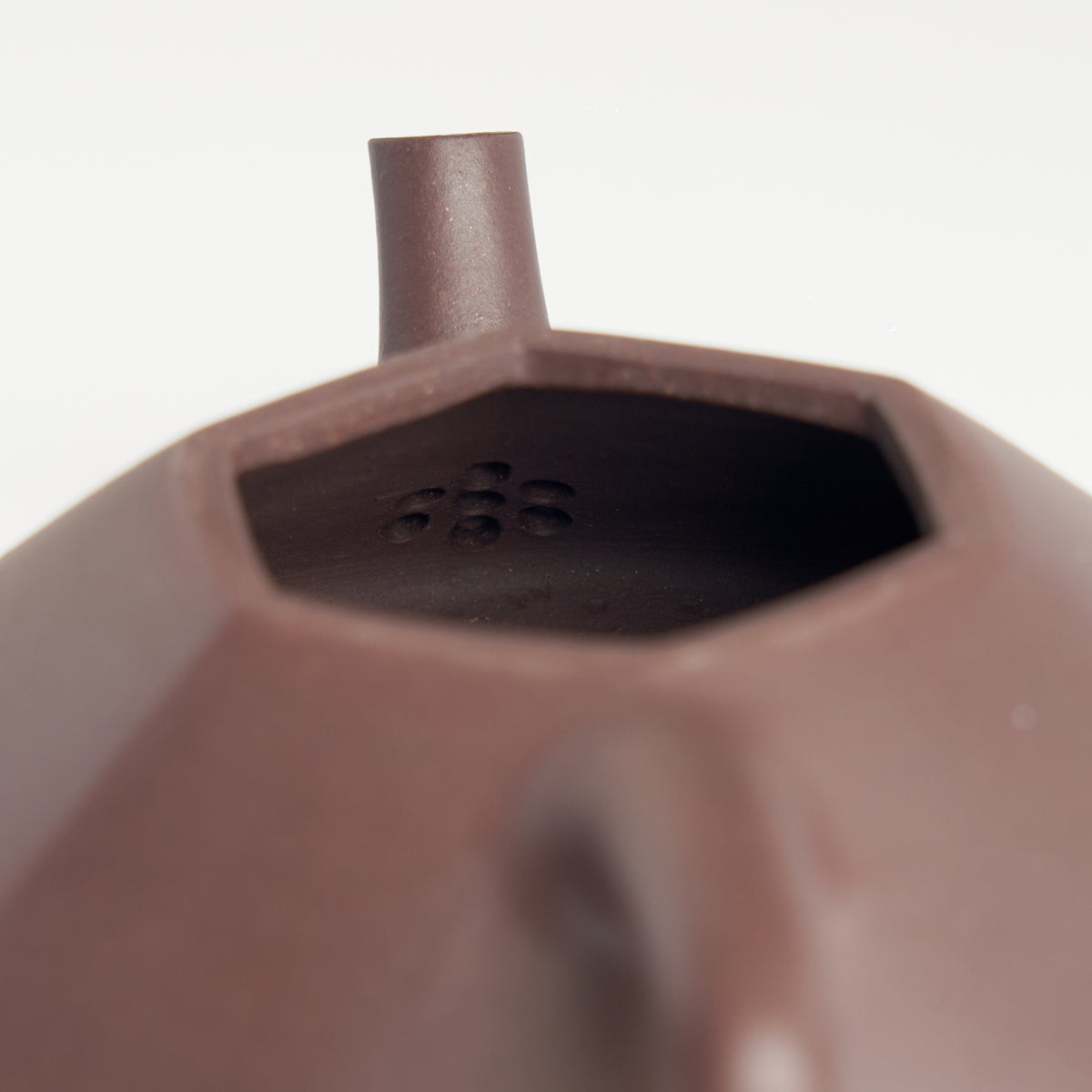 Bafang Shi Piao Teapot – interior filter holes