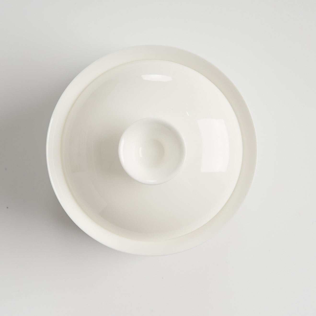 Translucent bone china 3-inch gaiwan, top-down closed view