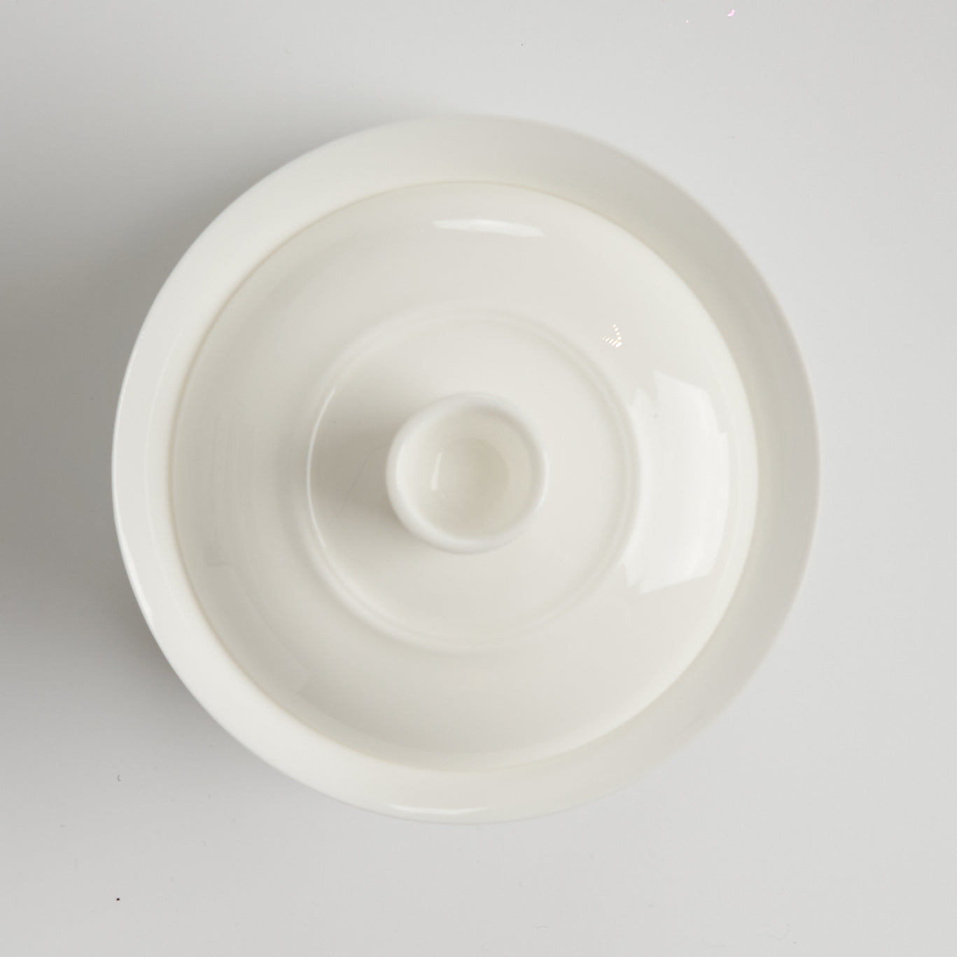 Translucent bone china bamboo-joint gaiwan, top-down closed view