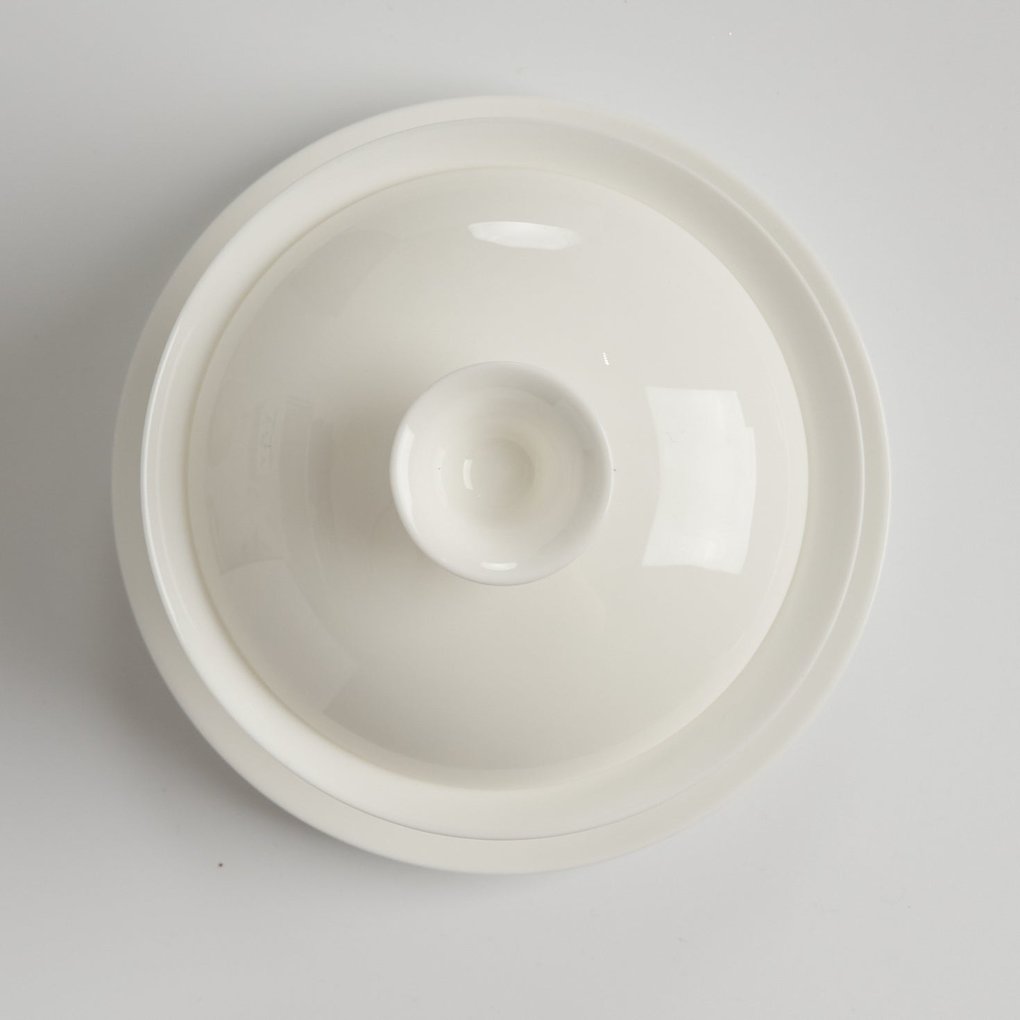 Translucent bone china trumpet-rim gaiwan, top-down closed view