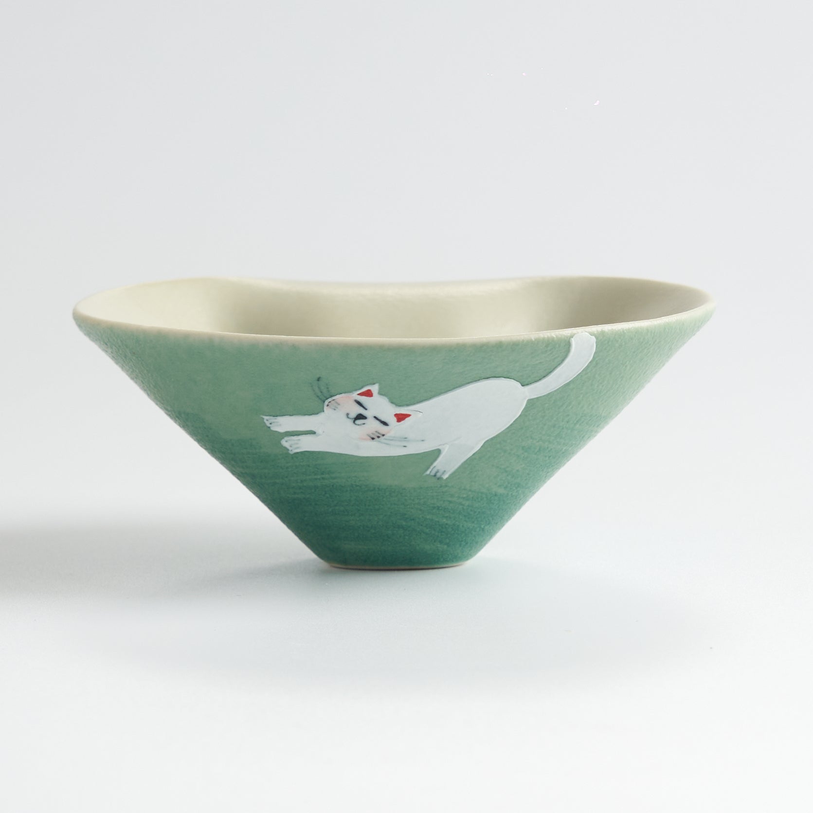 Hand-Painted Stretching Cat Gaiwan — front view