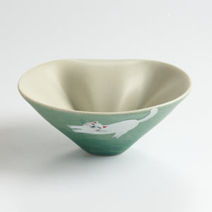 Hand-Painted Stretching Cat Gaiwan — angled view