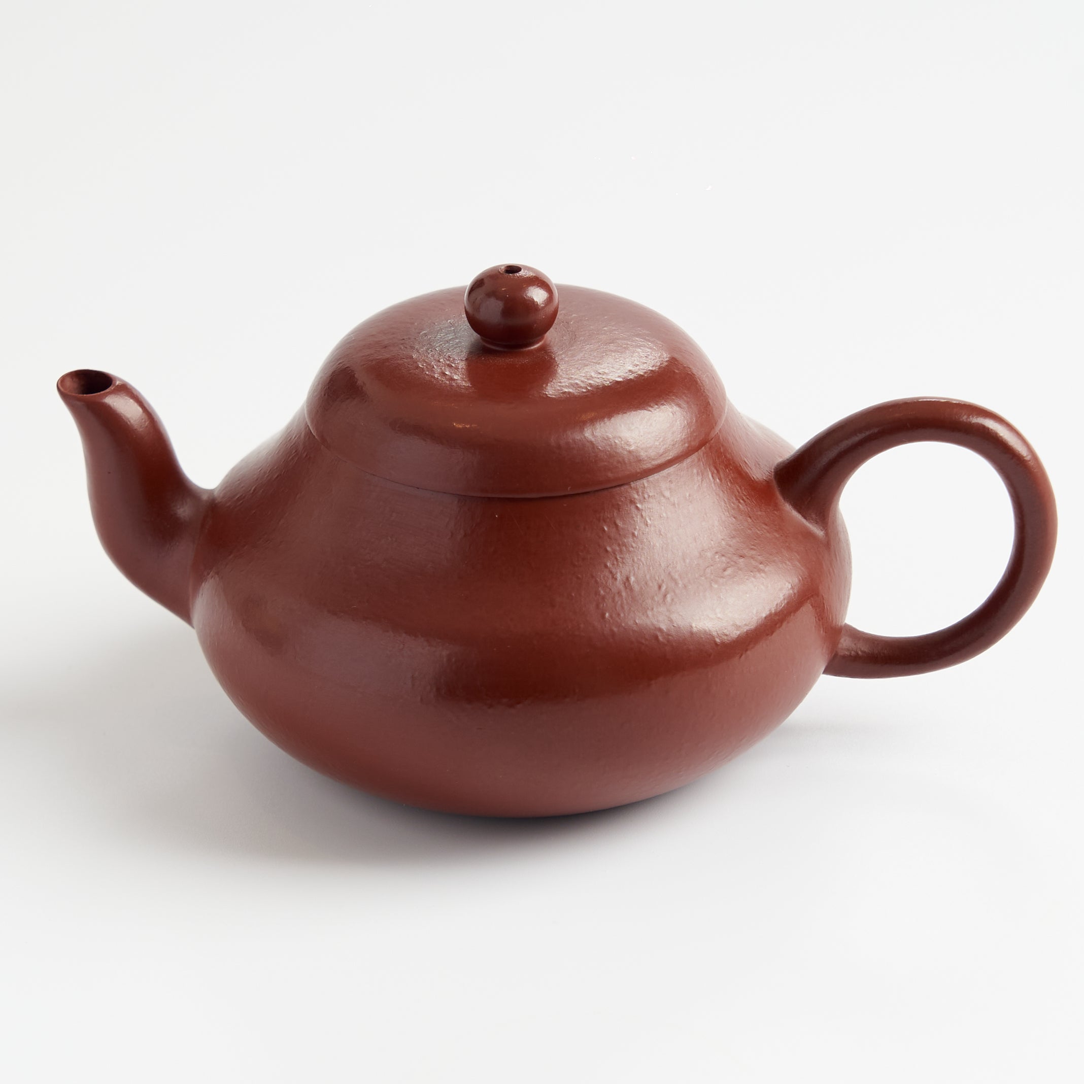 Junde-Style Low Pear-Shaped Teapot – angled view