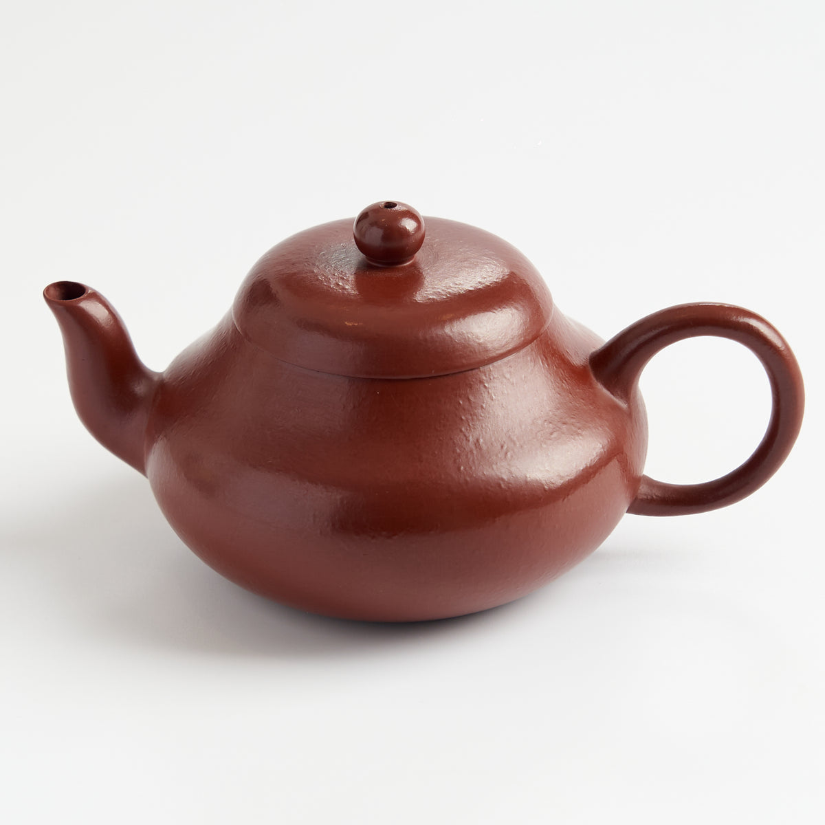 Junde-Style Low Pear-Shaped Teapot – angled view