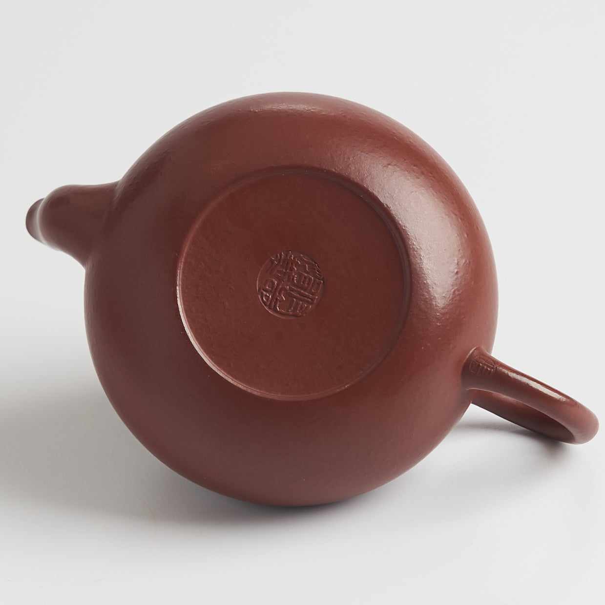 Junde-Style Low Pear-Shaped Teapot – base