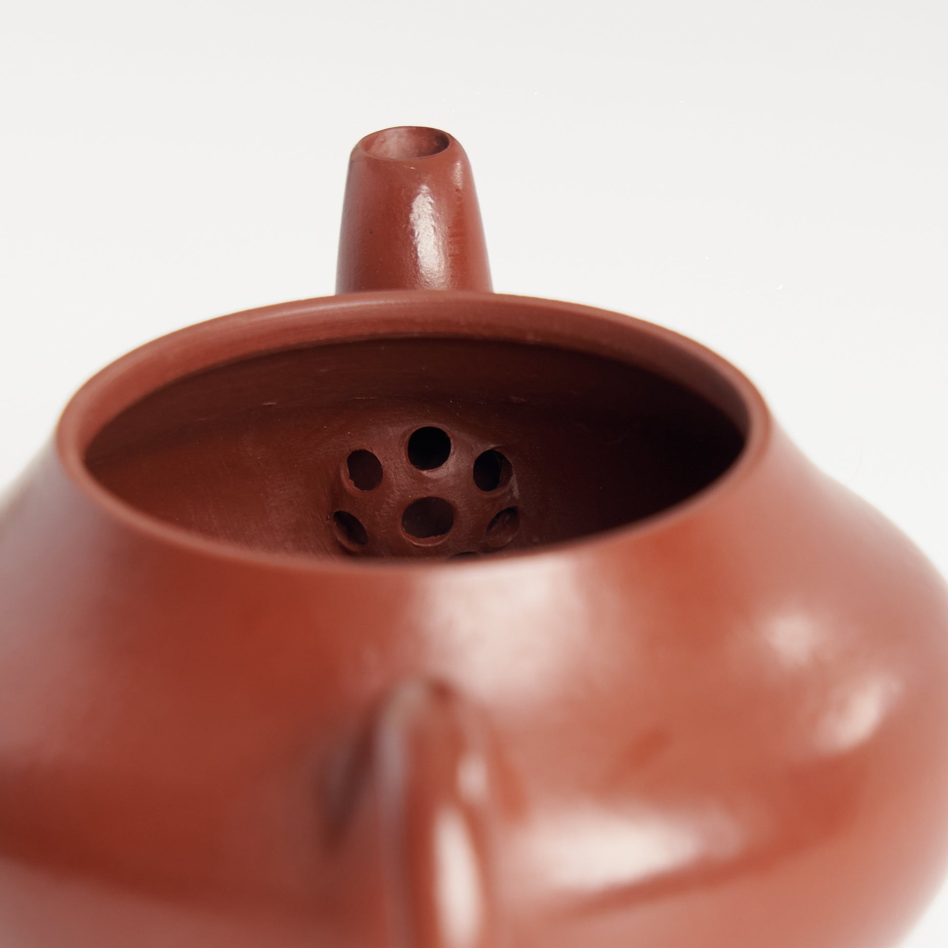 Junde-Style Low Pear-Shaped Teapot – interior filter holes