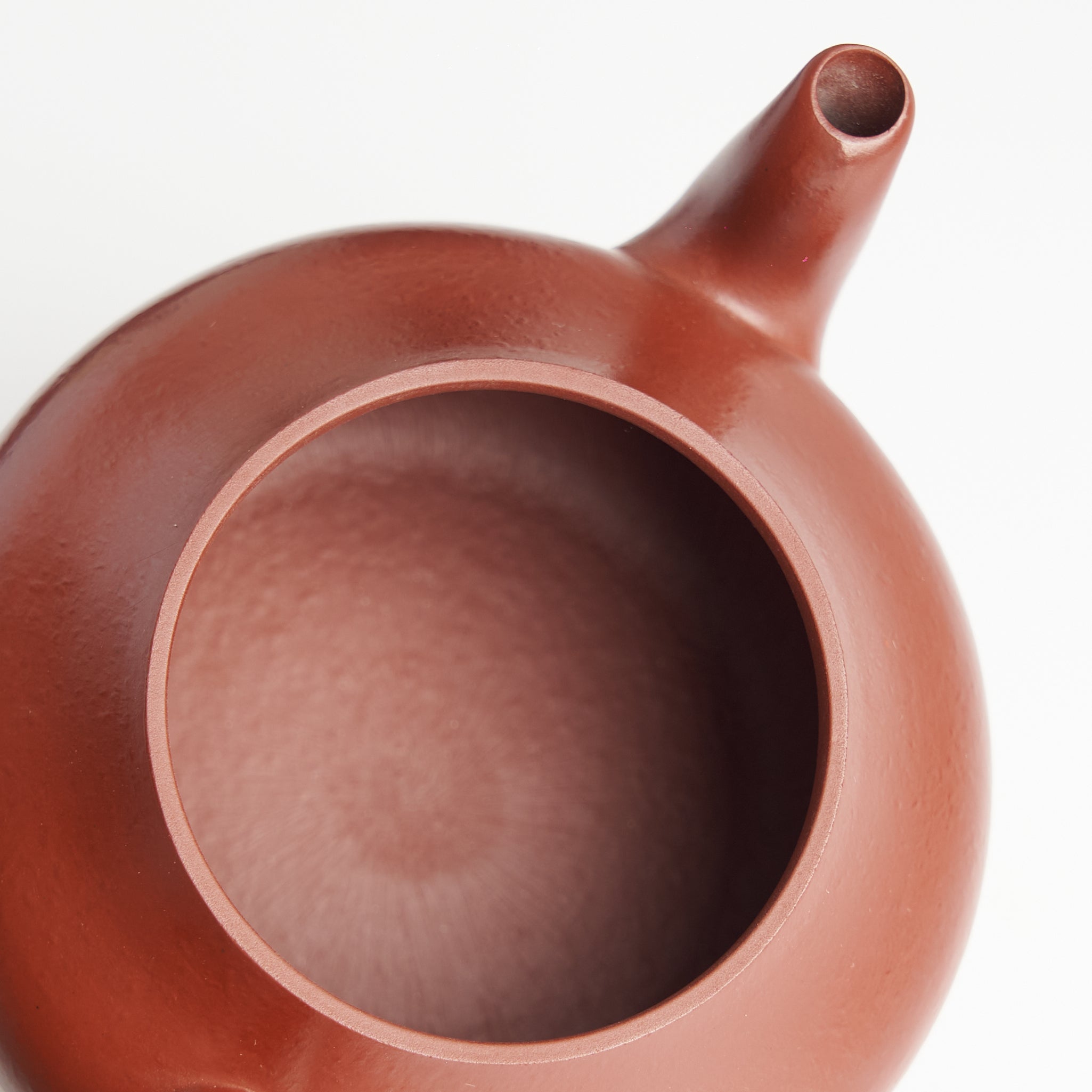 Junde-Style Low Pear-Shaped Teapot – rim and opening