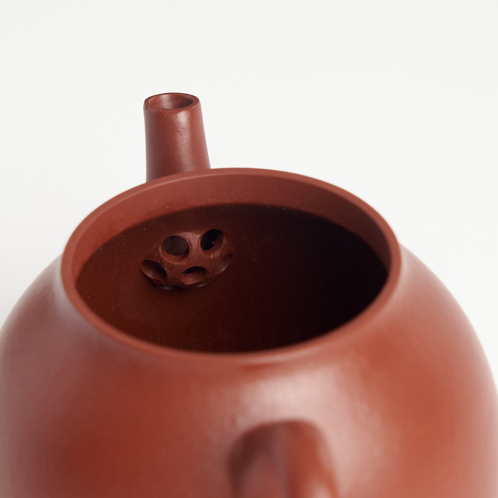 Li Mao Qin Quan Teapot – interior filter holes