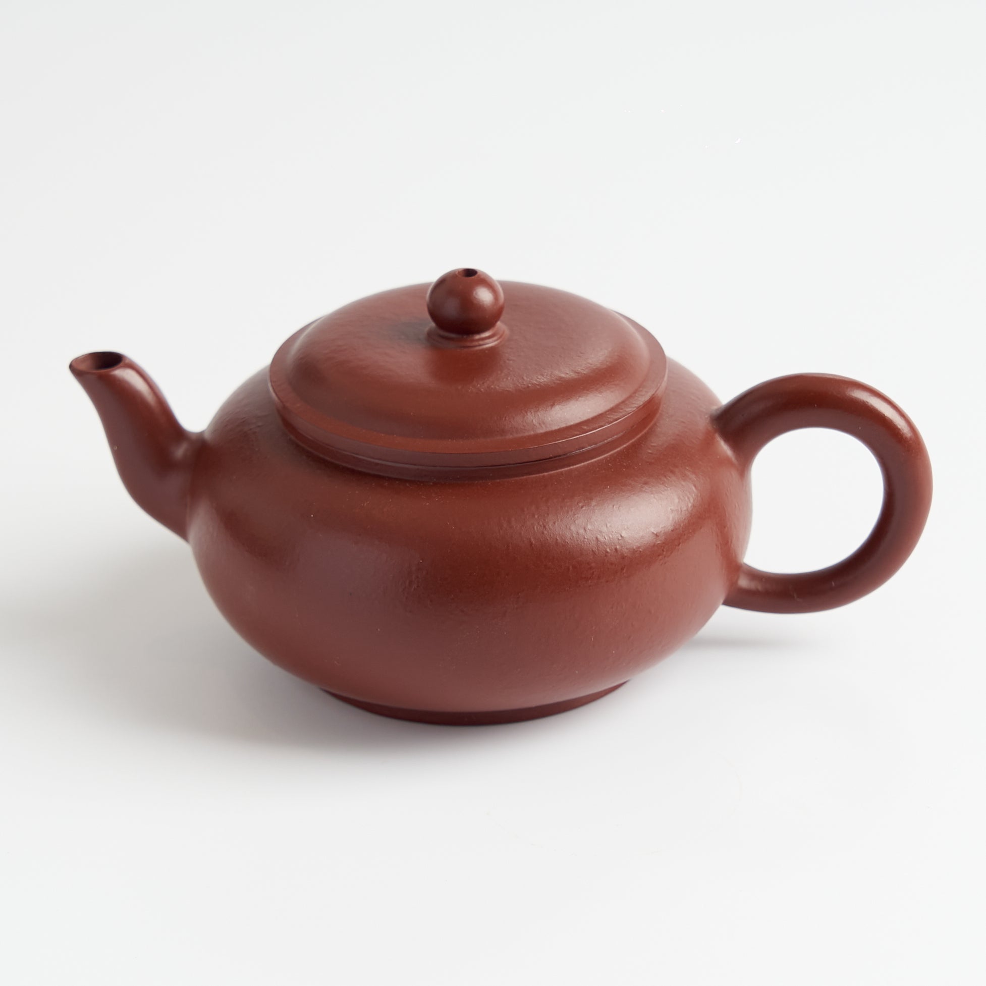 Low Gong Deng Teapot – angled view