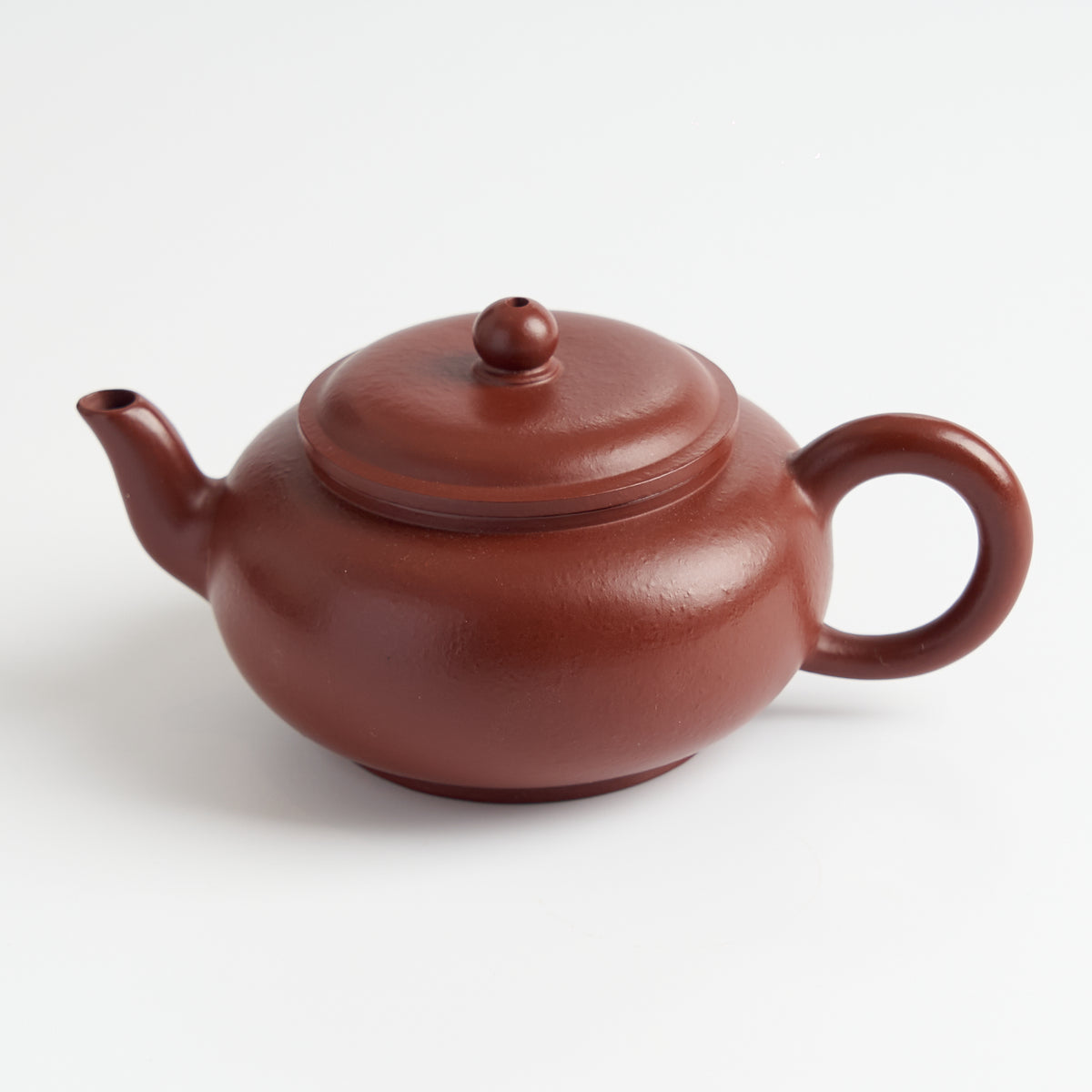 Low Gong Deng Teapot – angled view