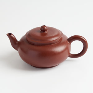 Low Gong Deng Teapot – angled view