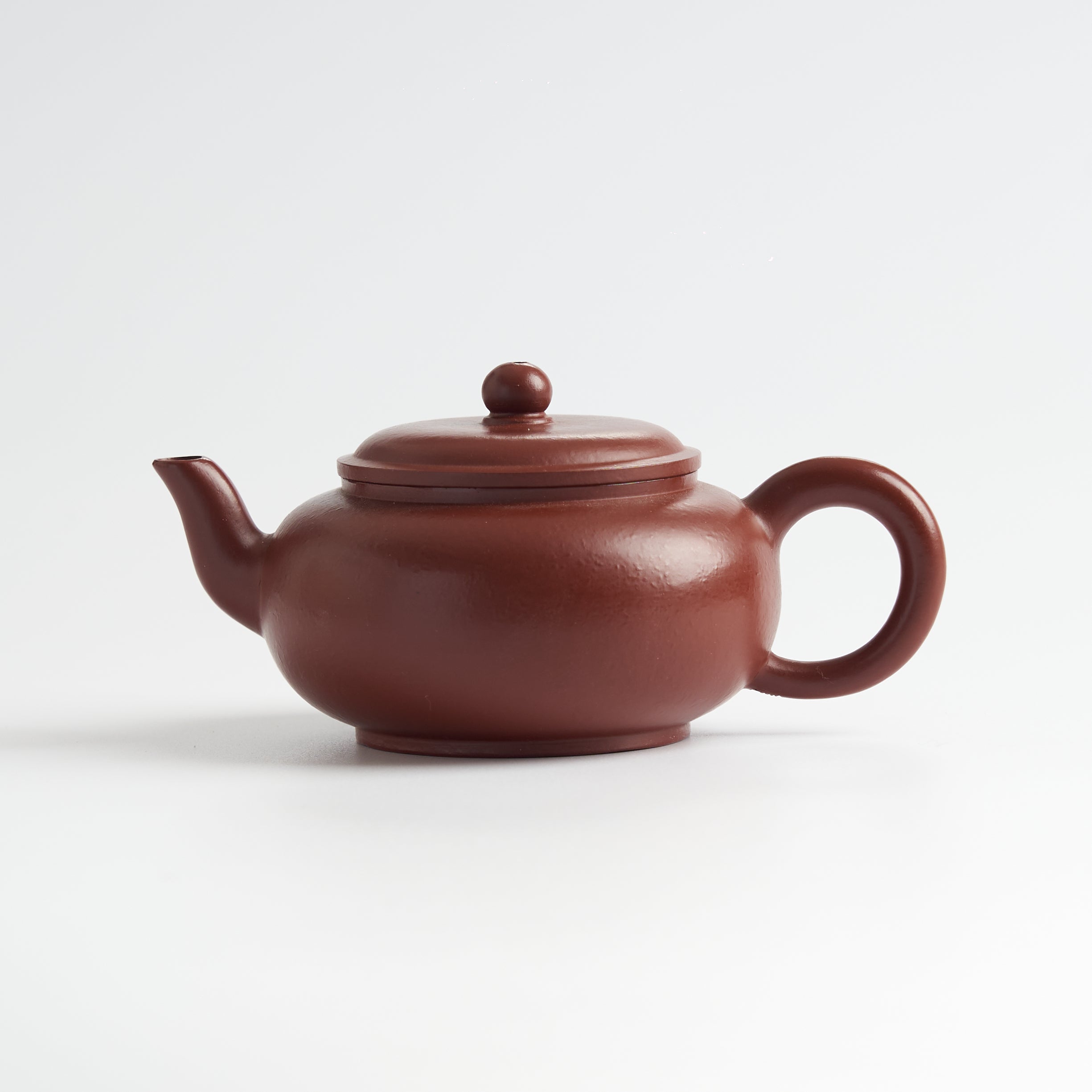 Low Gong Deng Teapot – front view