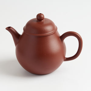 Qiu Shui Teapot – angled view