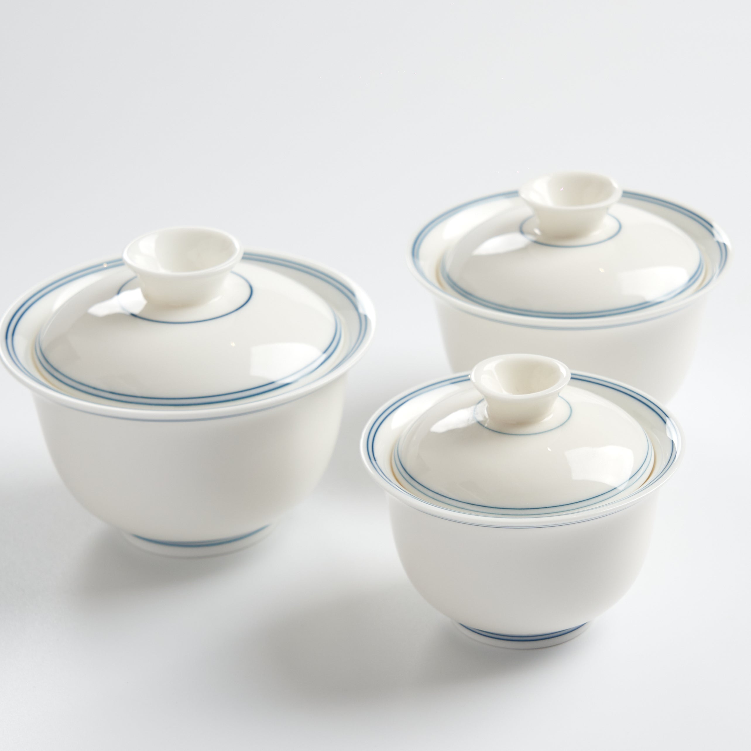 Sheep-fat white porcelain blue-rim evaluation gaiwan, three sizes arranged from above