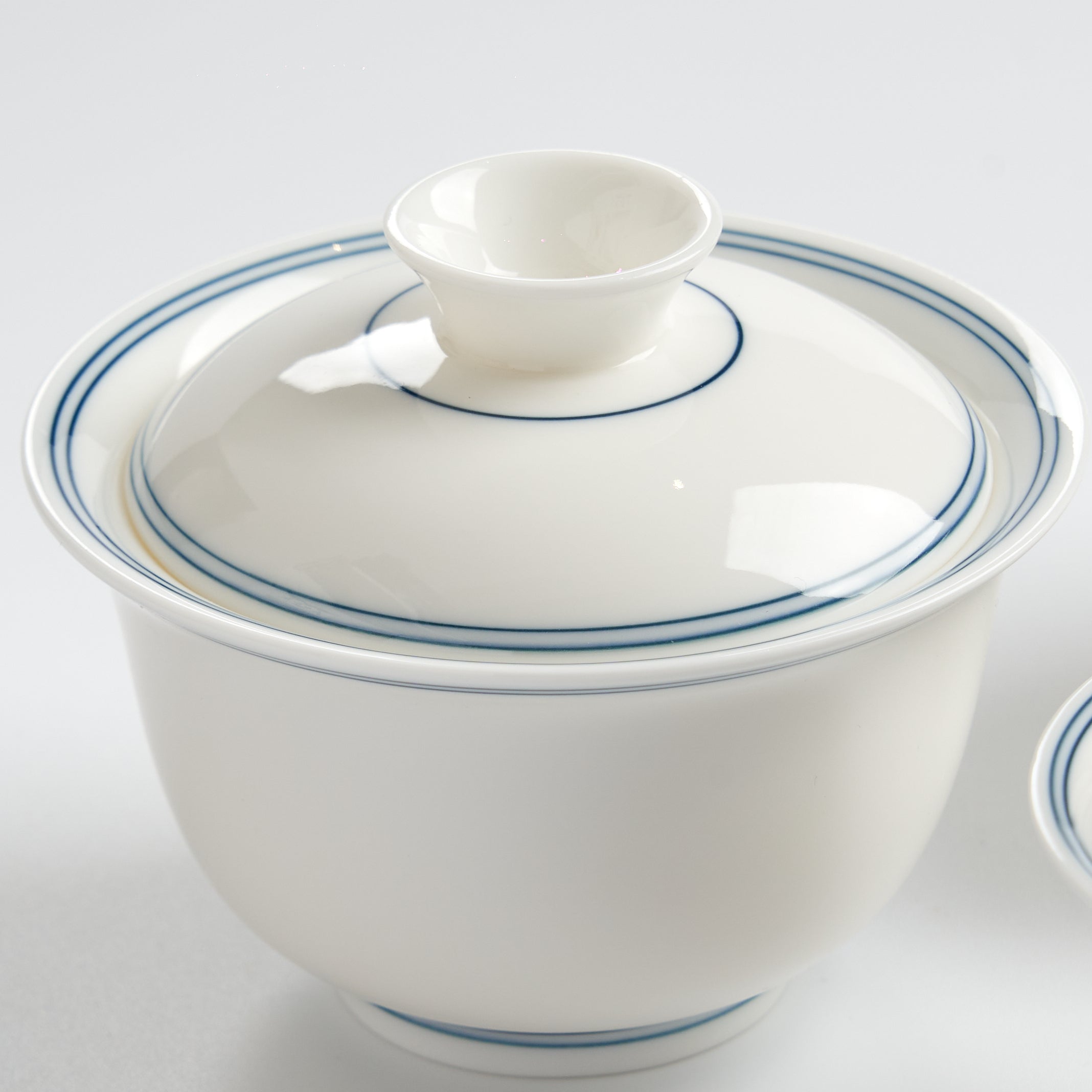 Sheep-fat white porcelain blue-rim evaluation gaiwan, large-size detail