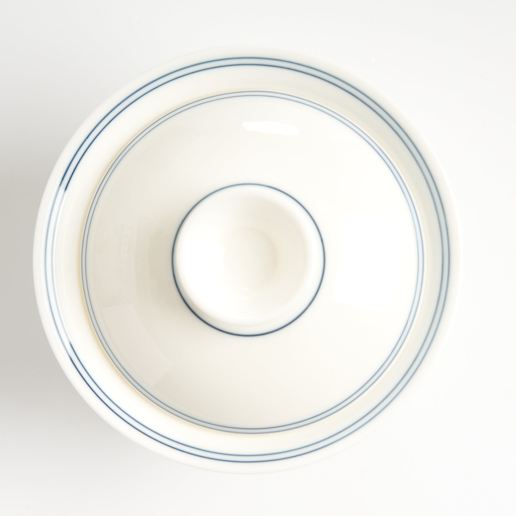 Sheep-fat white porcelain blue-rim evaluation gaiwan, top-down closed view