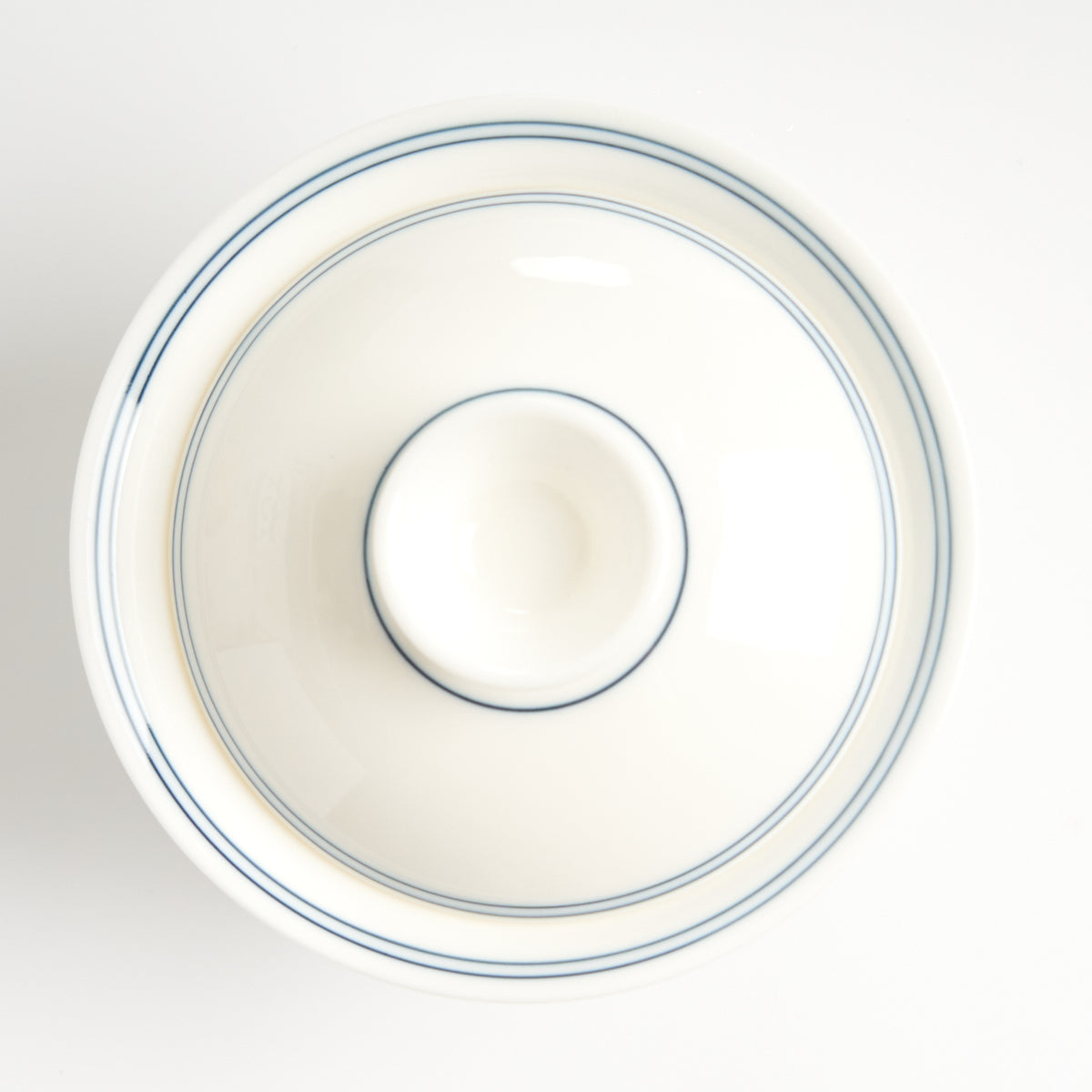 Sheep-fat white porcelain blue-rim evaluation gaiwan, top-down closed view