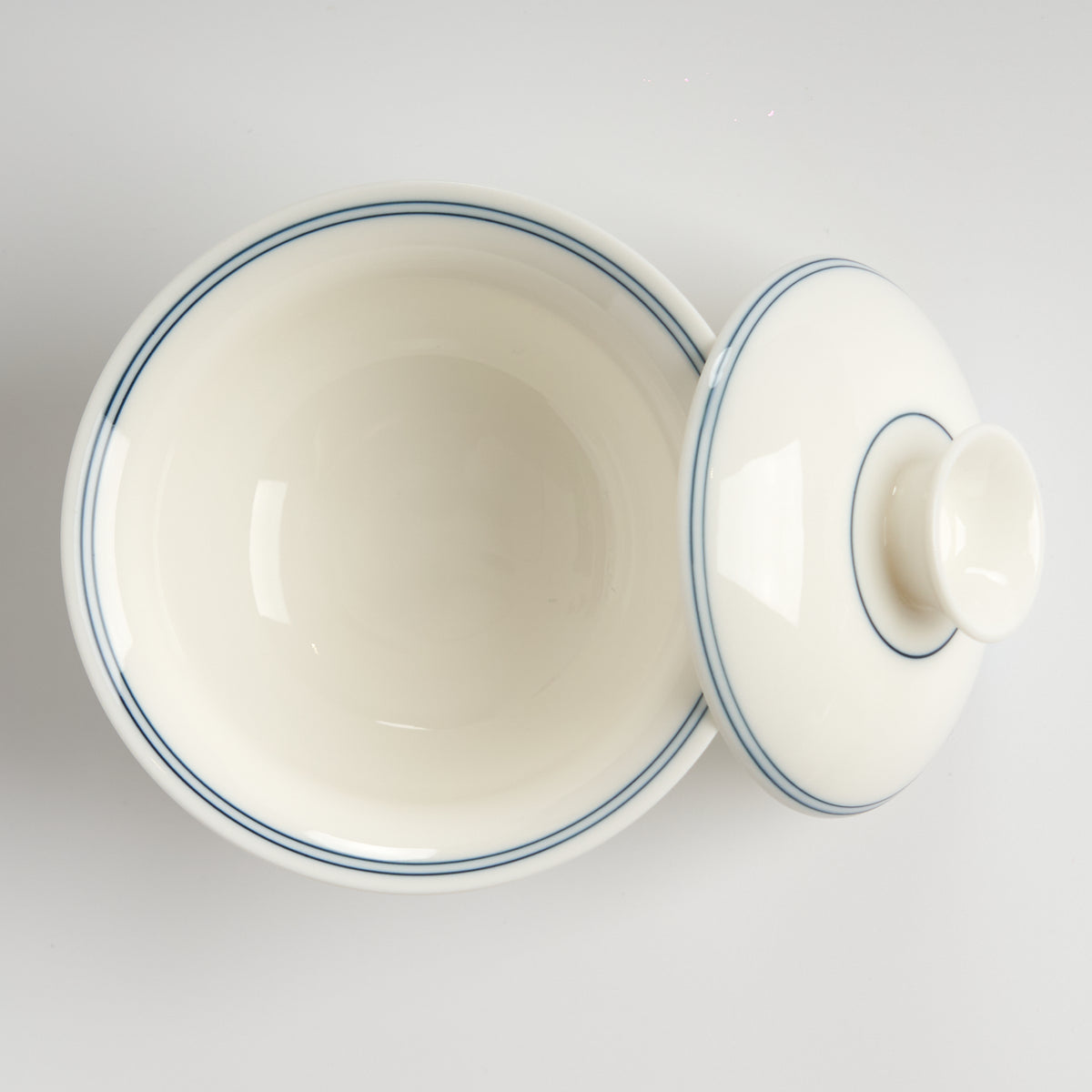 Sheep-fat white porcelain blue-rim evaluation gaiwan, top-down open view